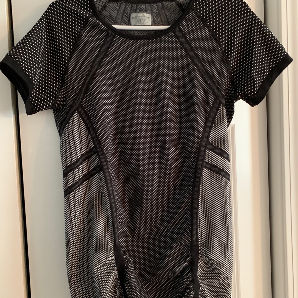 Athleta short sleeve top size large.